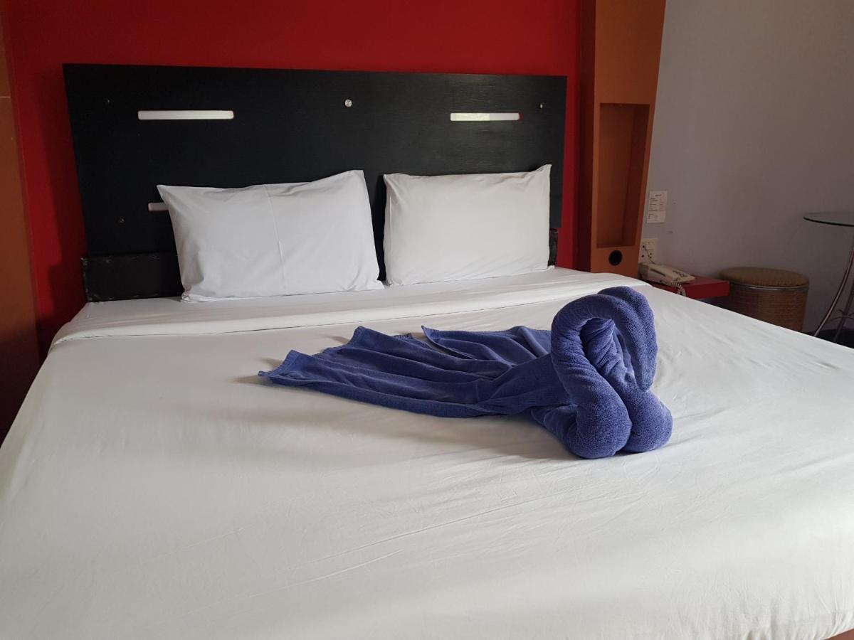 Jirapa Modern Resort Чонбури Екстериор снимка