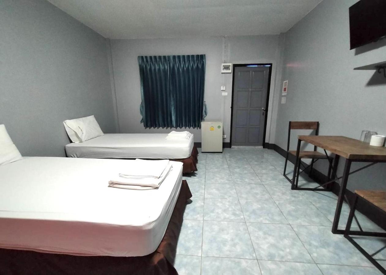 Jirapa Modern Resort Чонбури Екстериор снимка