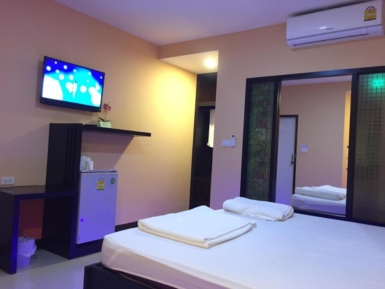 Jirapa Modern Resort Чонбури Екстериор снимка