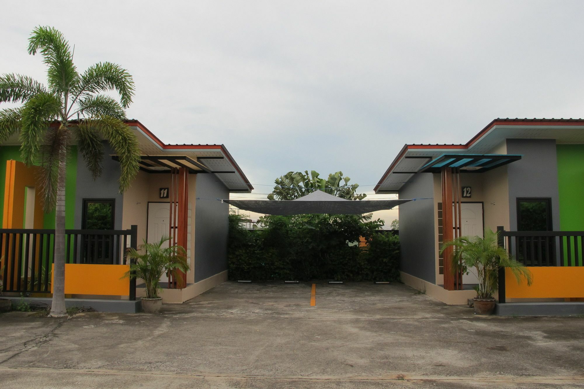 Jirapa Modern Resort Чонбури Екстериор снимка